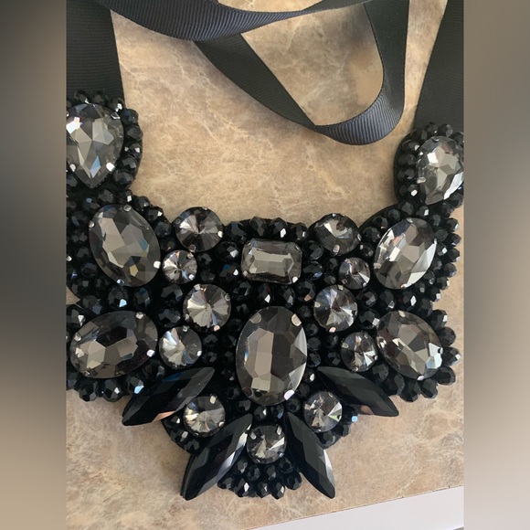 GORGEOUS Statement Necklace!!! - Picture 3 of 3